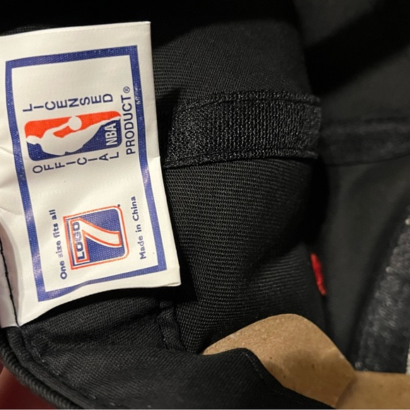 NWT Vintage Bulls SnapBack - Picture 7 of 8